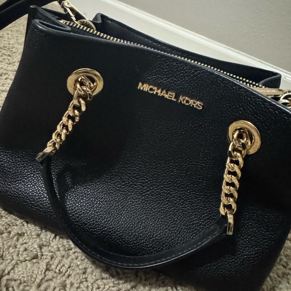 Michael Kors- Perfect Date Night Bag! 💕 - Picture 2 of 7